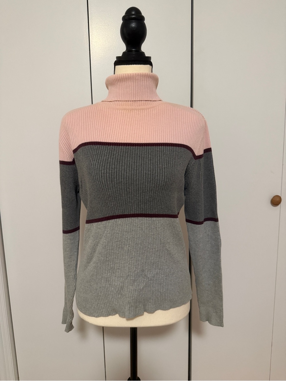 GAP Women’s Colorblock Turtleneck Sweater - Pink & Gray